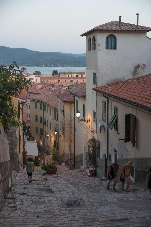 Casa Vacanze Nel Centro Storico Di Portoferraio Exterior foto